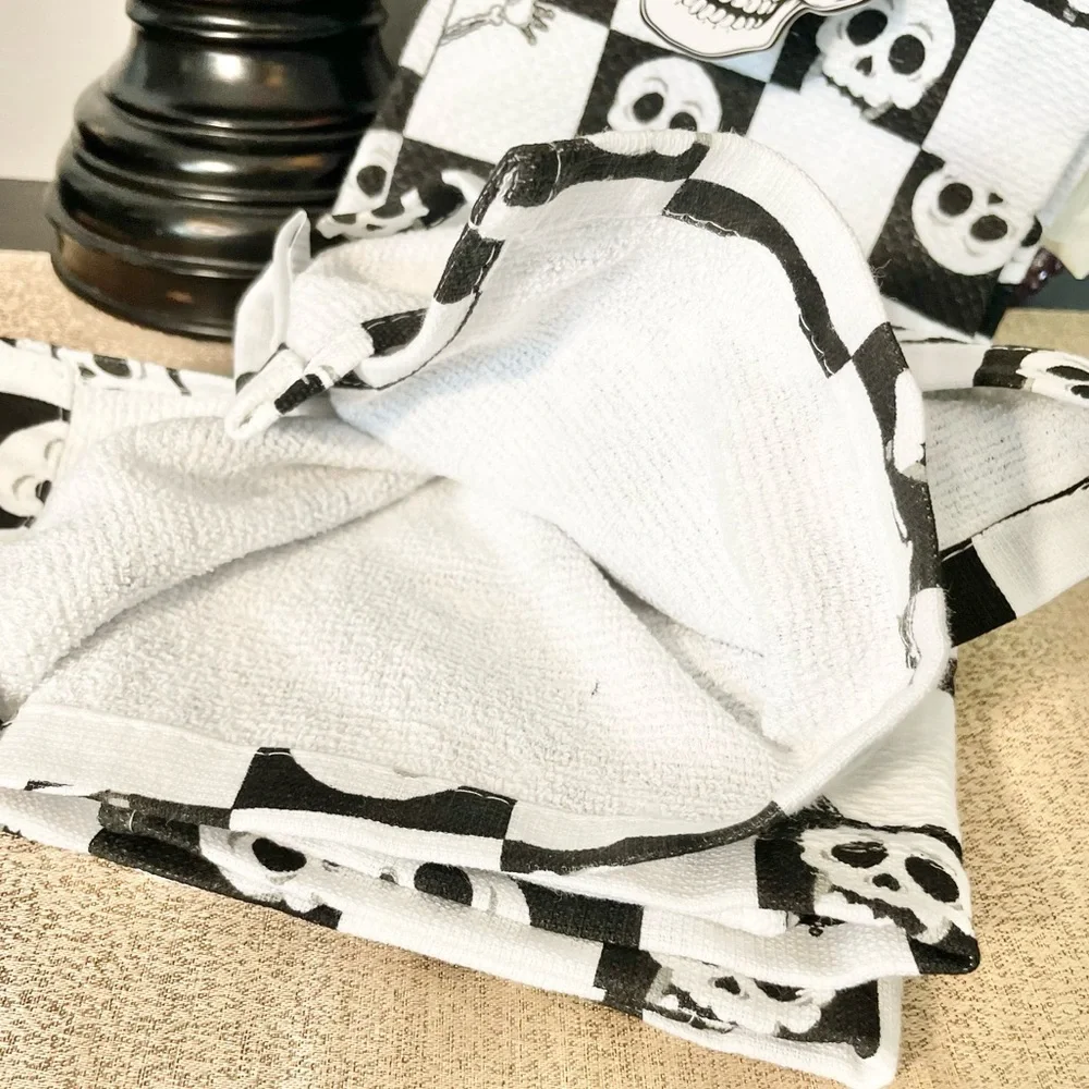 NWT Set of 2 Skeleton/Skulls Kitchen Towels
